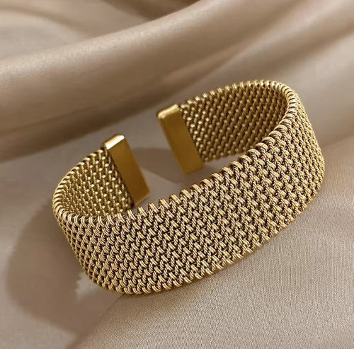 Elegant Braided Mesh Bracelet with Open Design